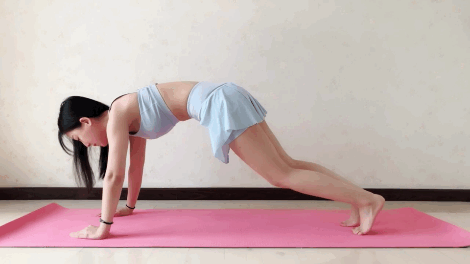 9个塑造马甲线和人鱼线的黄金动作，每个动作做20次，循环做4组，一周三次训练，外