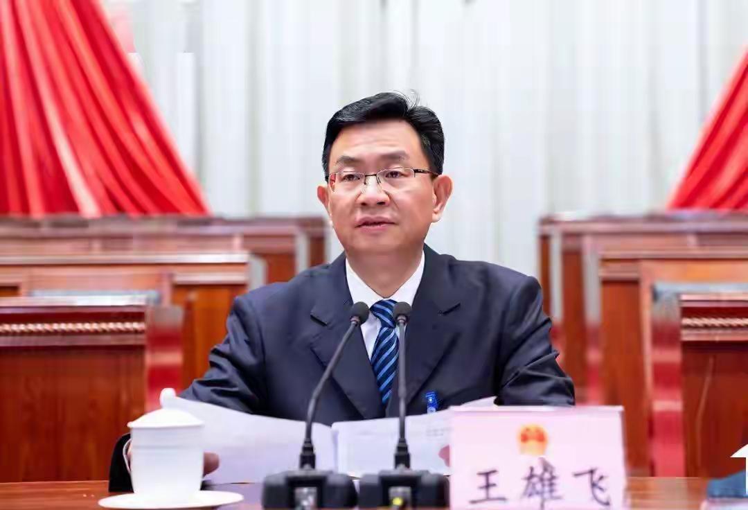 祝贺！祝贺！这都是一种重用。庄悦群已经任了几年的茂名市市委书记，这是到了汕头市担