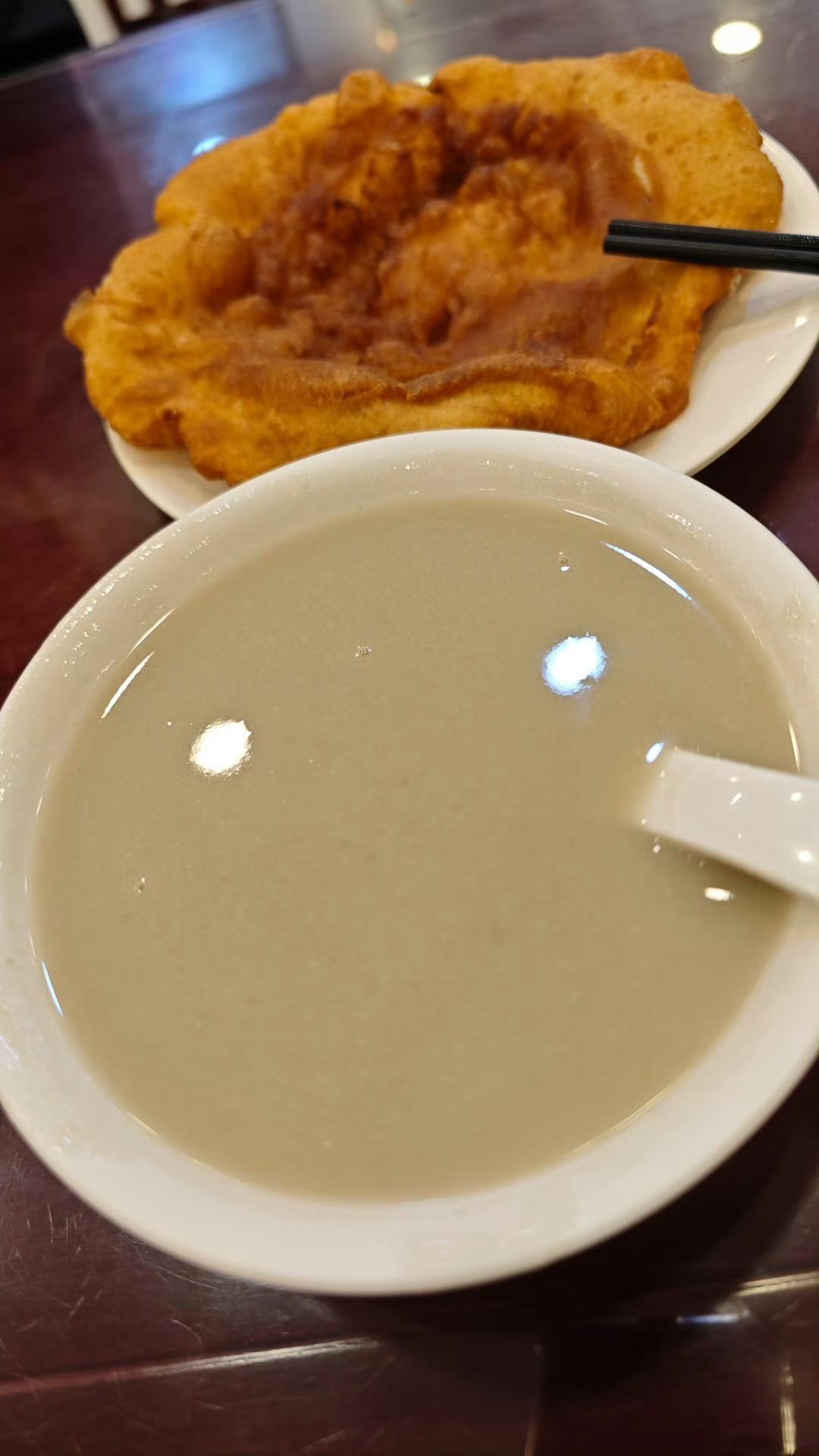 京城特色早餐，豆汁油饼热乎乎，糯滋滋，毫无压力 北京·护国寺小吃(中关村店)