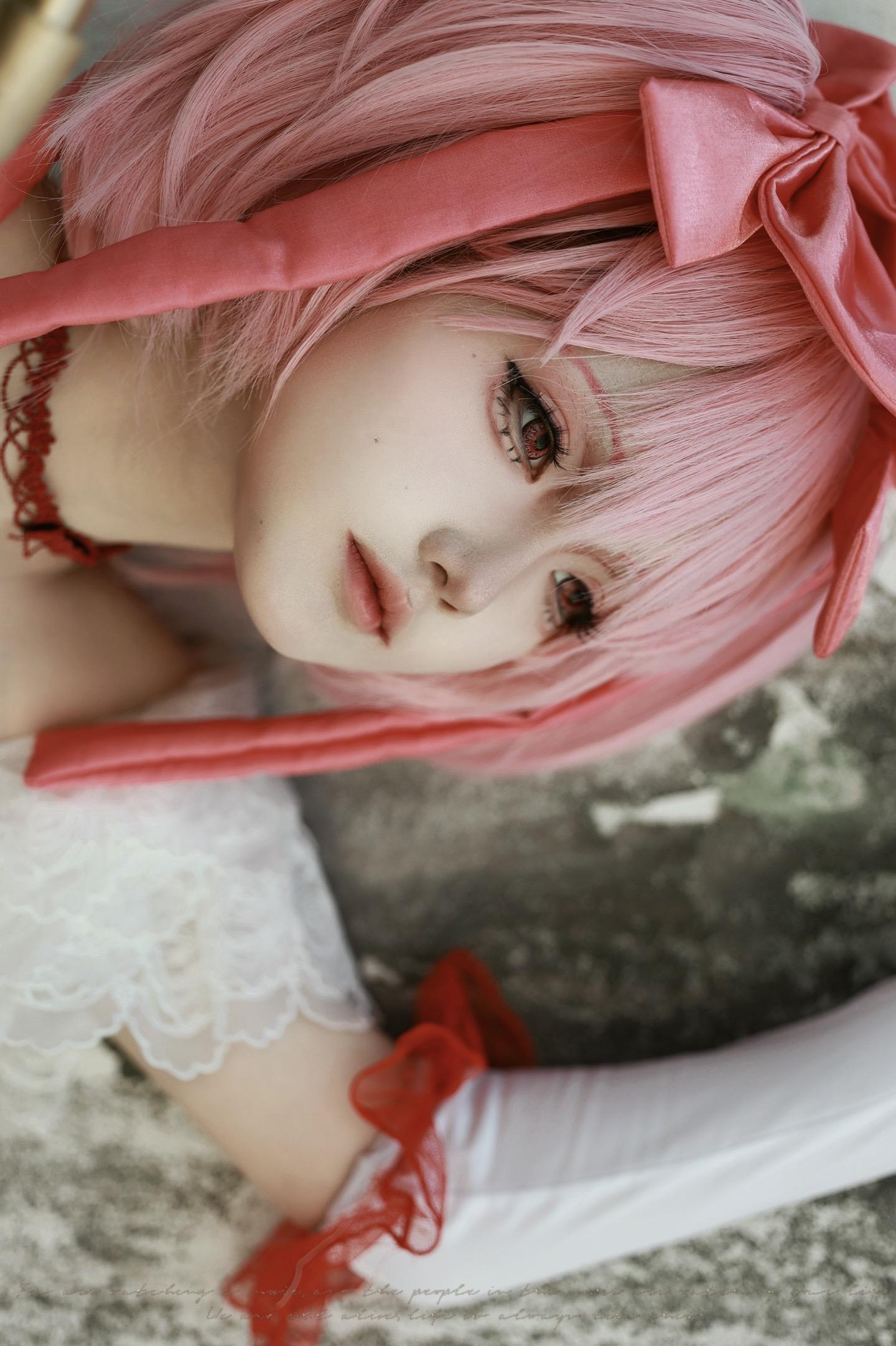 魔法少女小圆。📍：丹徒废弃学校
📷：佳能R6 Mark2～RF70-200f2.8
💄：鹿目圆
🧚🏻： 
🔖：你们的祈祷，我绝不会让他以绝望的形式结束。
