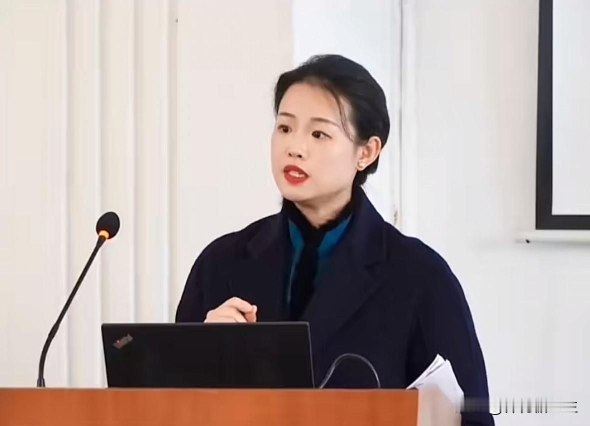 真替那些熬夜画画的艺术生感到憋屈。

徐莺一个学生物的，居然能跨界去顶尖美院读博