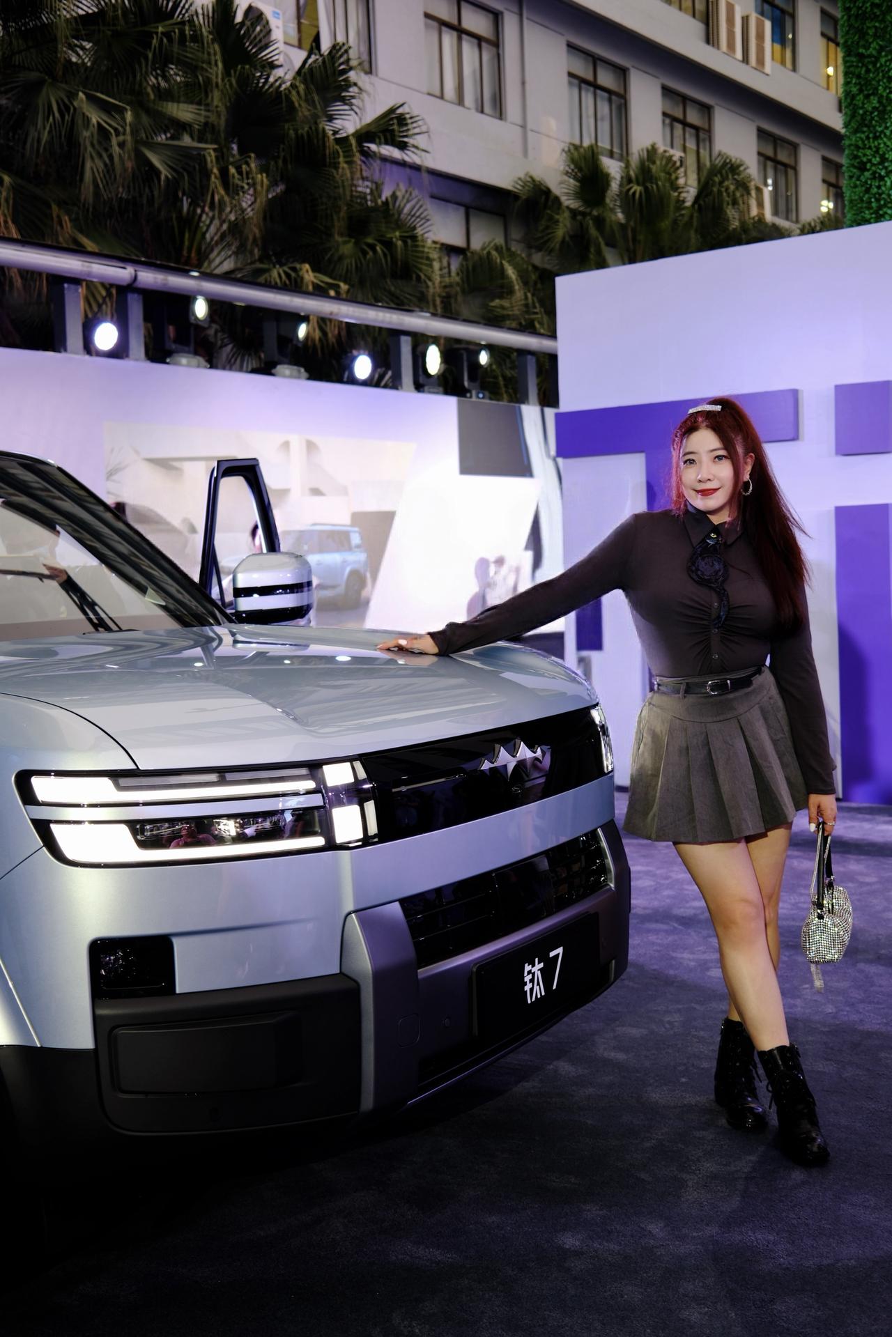 美好生活7️⃣ 乐在7中
方程豹钛7 EV闪充版🚙正式全新上市
第一眼就被这款