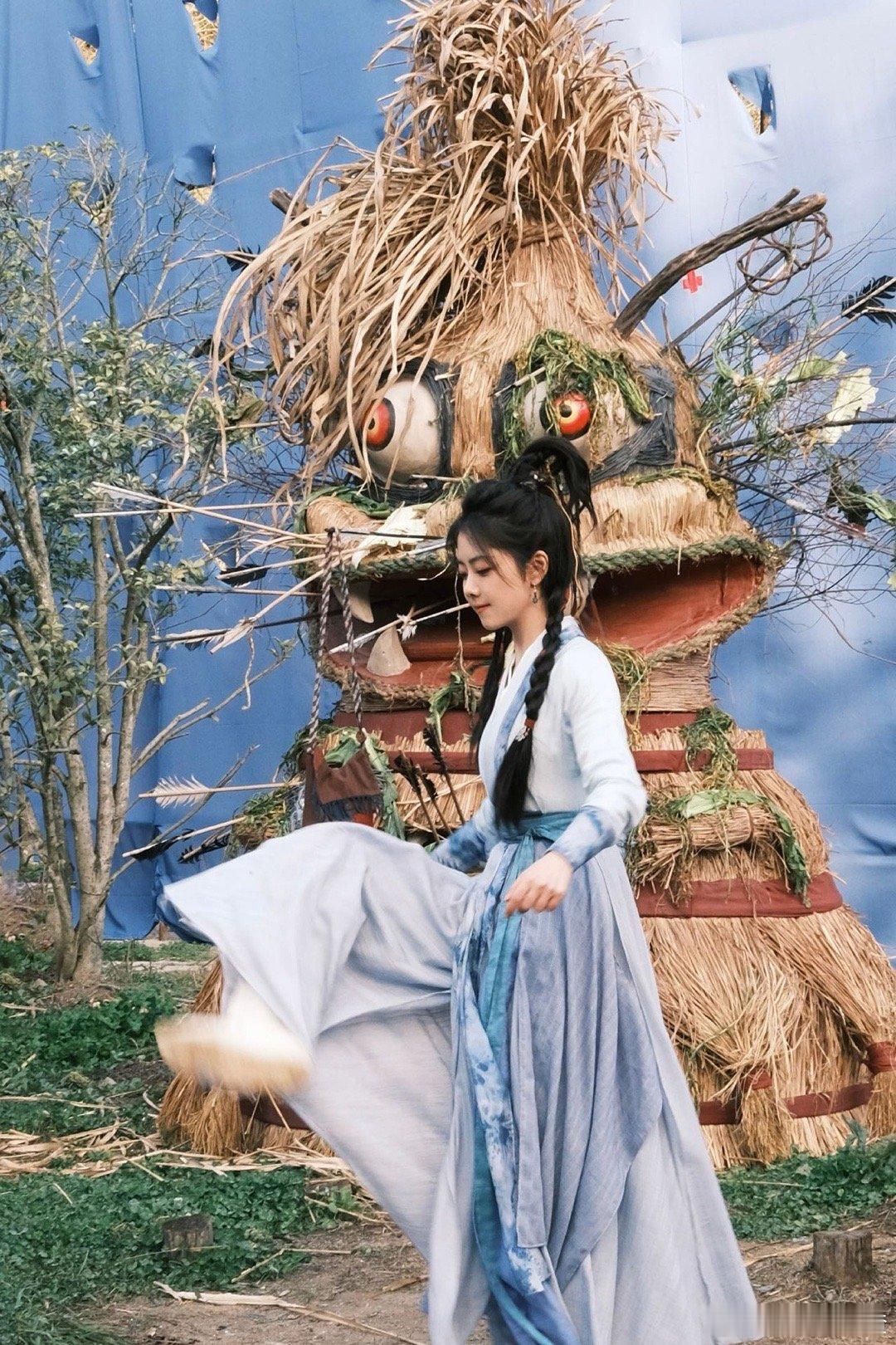 谭松韵今天亮相两卫视三平台 换台还是谭松韵的快乐谁懂！央八+爱优腾追《逍遥》，湖