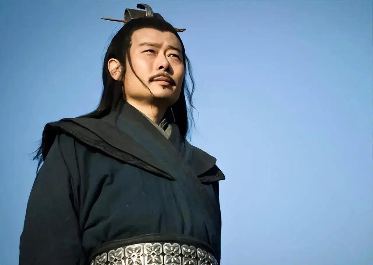 张良被刘邦封侯后衣锦还乡，师父黄石公却闭门不见，只托人送来一筐“烂杏”。张良看后
