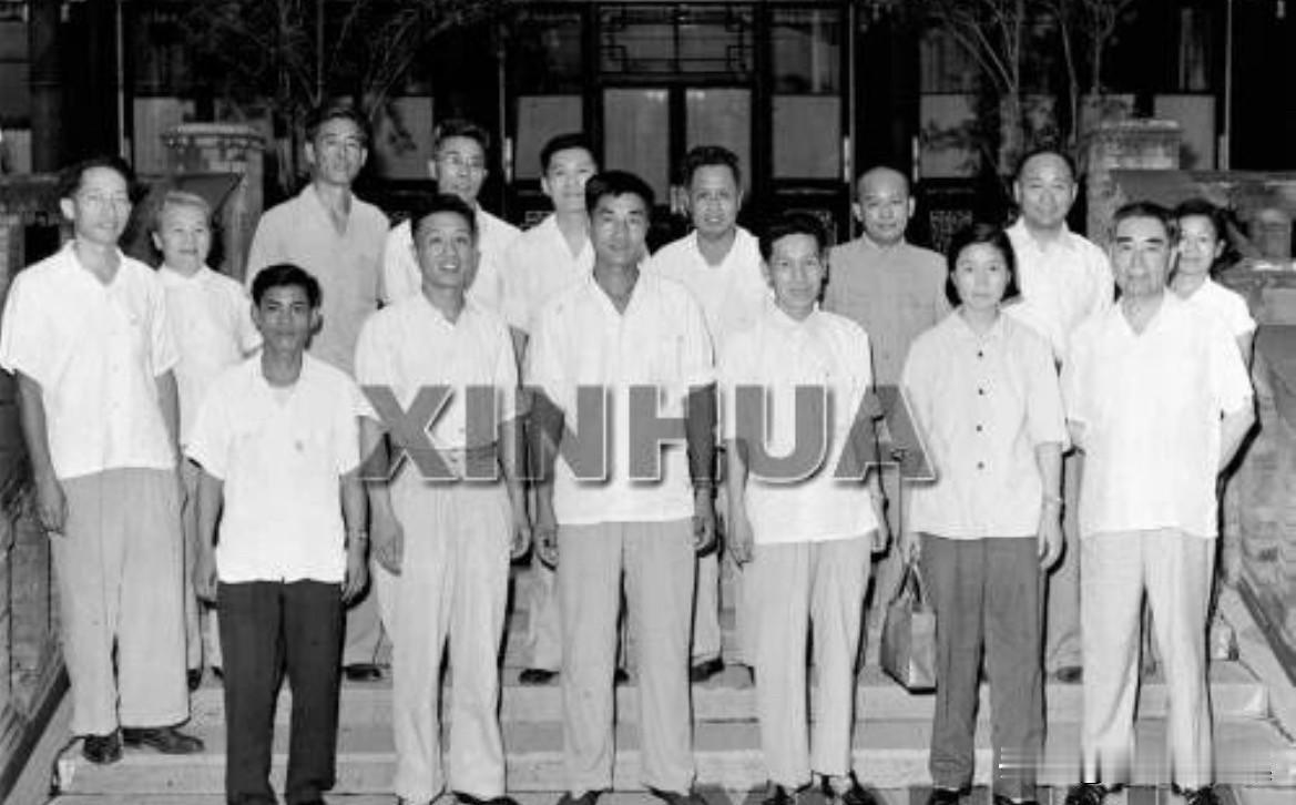【周总理历史上的今天——7月2日】
1963年7月2日，周恩来总理接见参加全国经