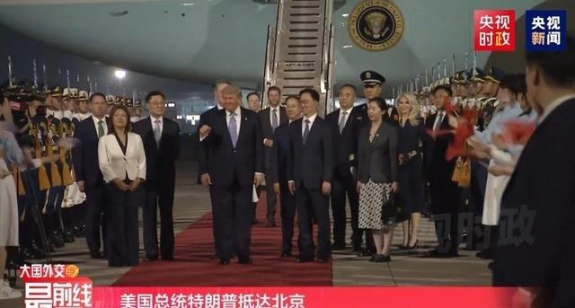 特朗普 下飞机后很高兴， 马斯克 依旧是“心腹”、 黄仁勋 没有穿皮衣！
真正的