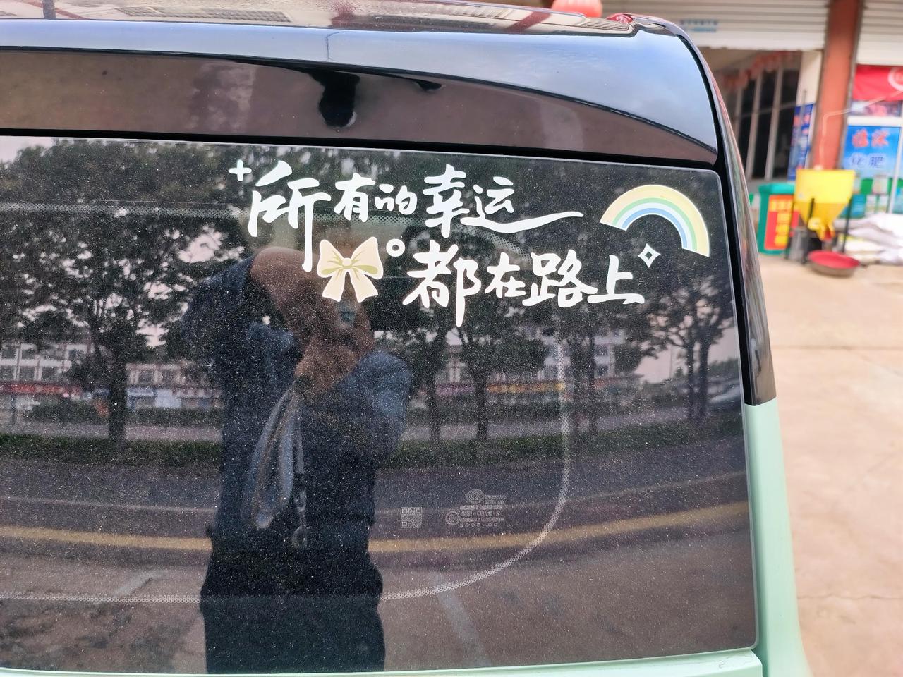 好多头条好友说，学校在放假的时候，校长一再强调，假期里外出旅游一定不要发朋友圈，