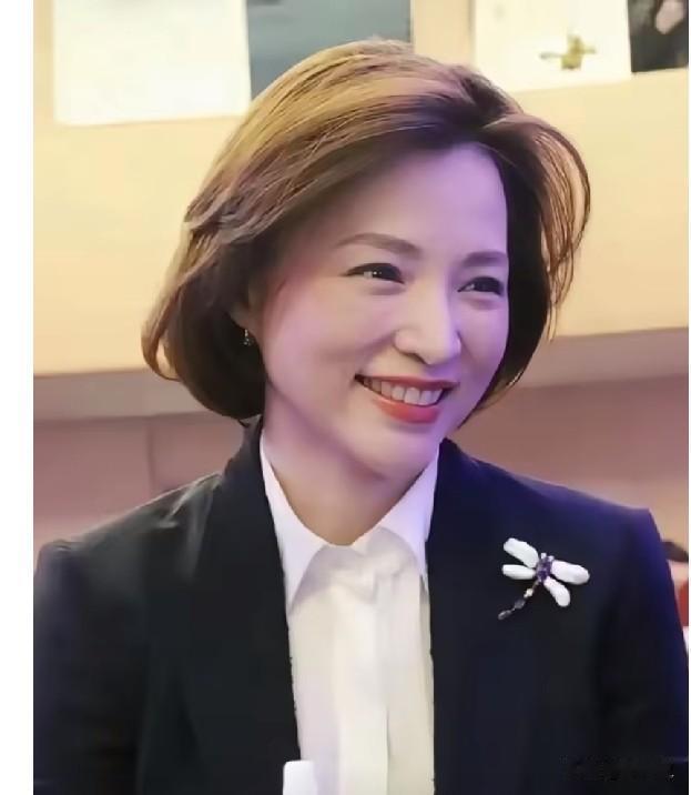网友说：春雷一般入了秋，就不响了，央视一姐董卿丈夫密春雷己经失联三年多了你如何评