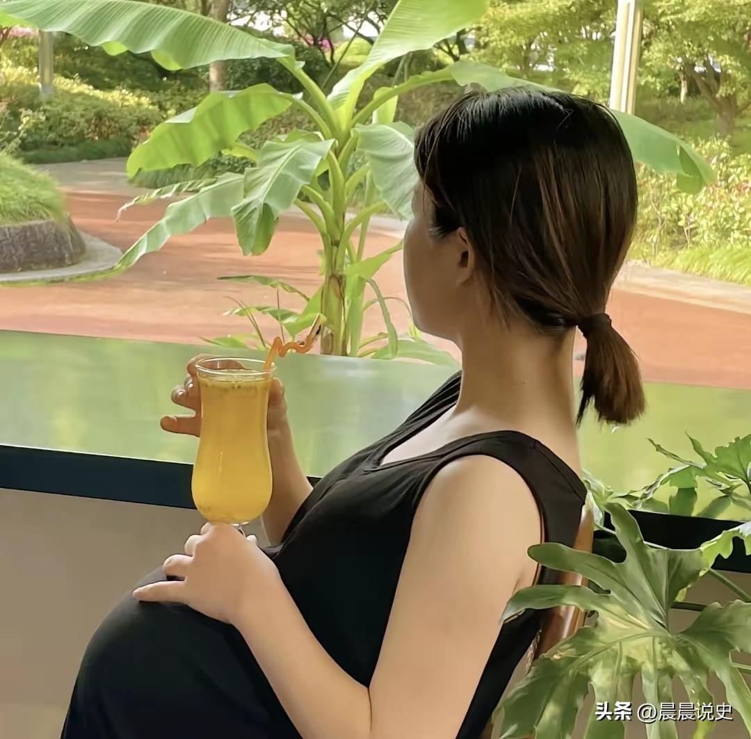 怀孕九月回娘家待产，嫂子次日火速上班：成年人的亲情，现实得刺眼
 
一女子怀孕九
