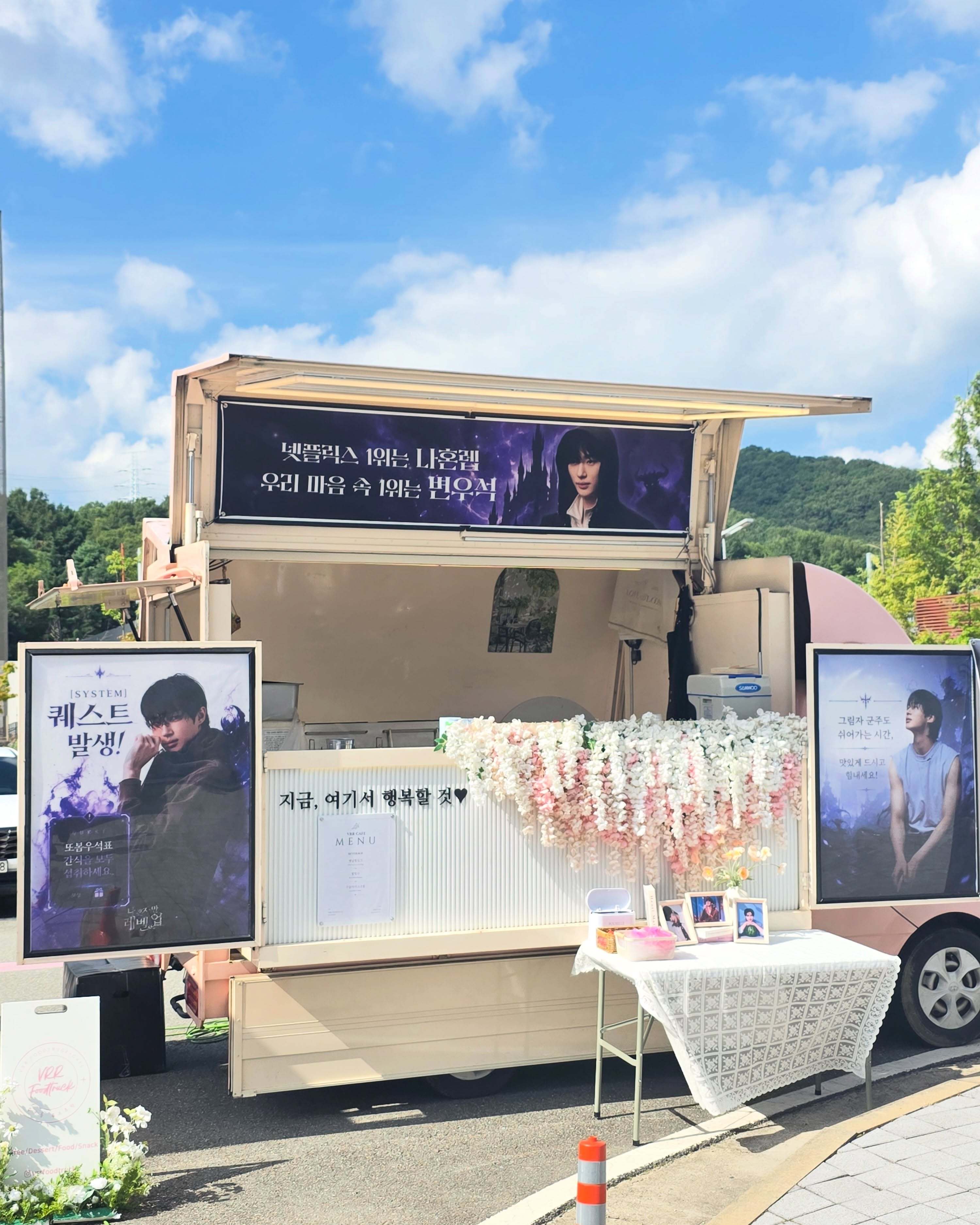 边佑锡 🩵 边佑锡我独自升级 咖啡车店主更新昨天“又逢春天，佑锡”的应援后记：