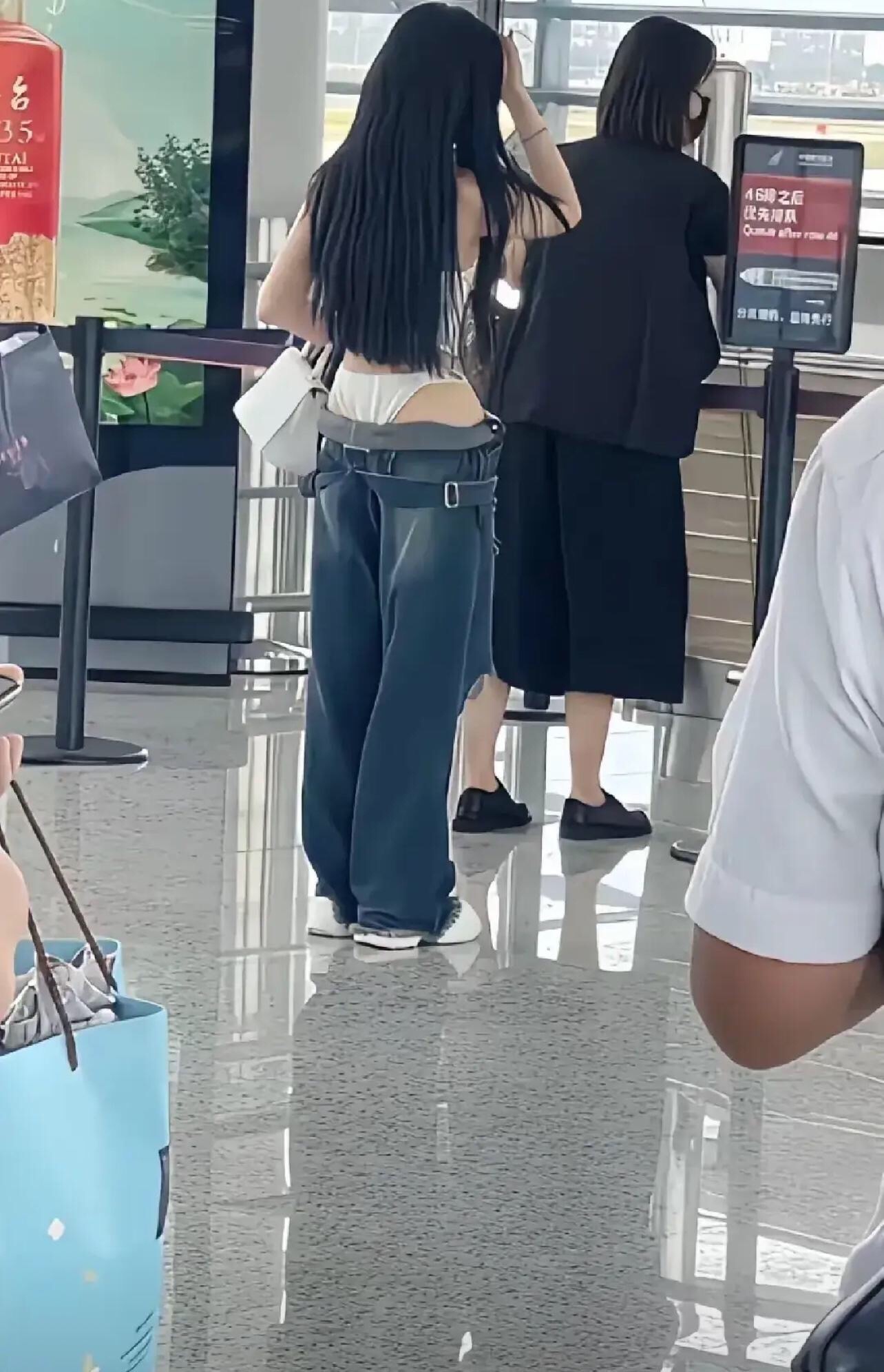 什么样的设计师才能想出这个裤子 ​​​
