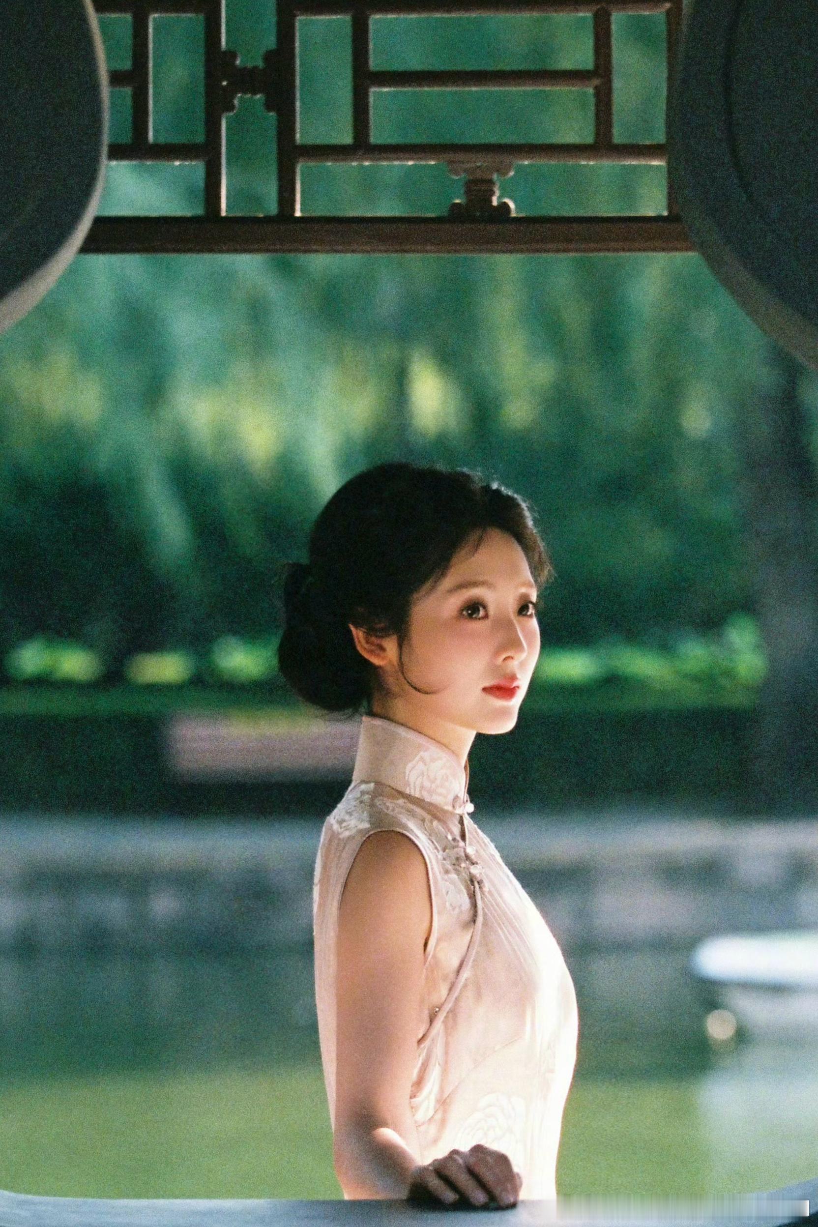 邢菲[超话]💚邢菲1001生日快乐1️⃣1️⃣同类型的角色也行，没演过的类型也