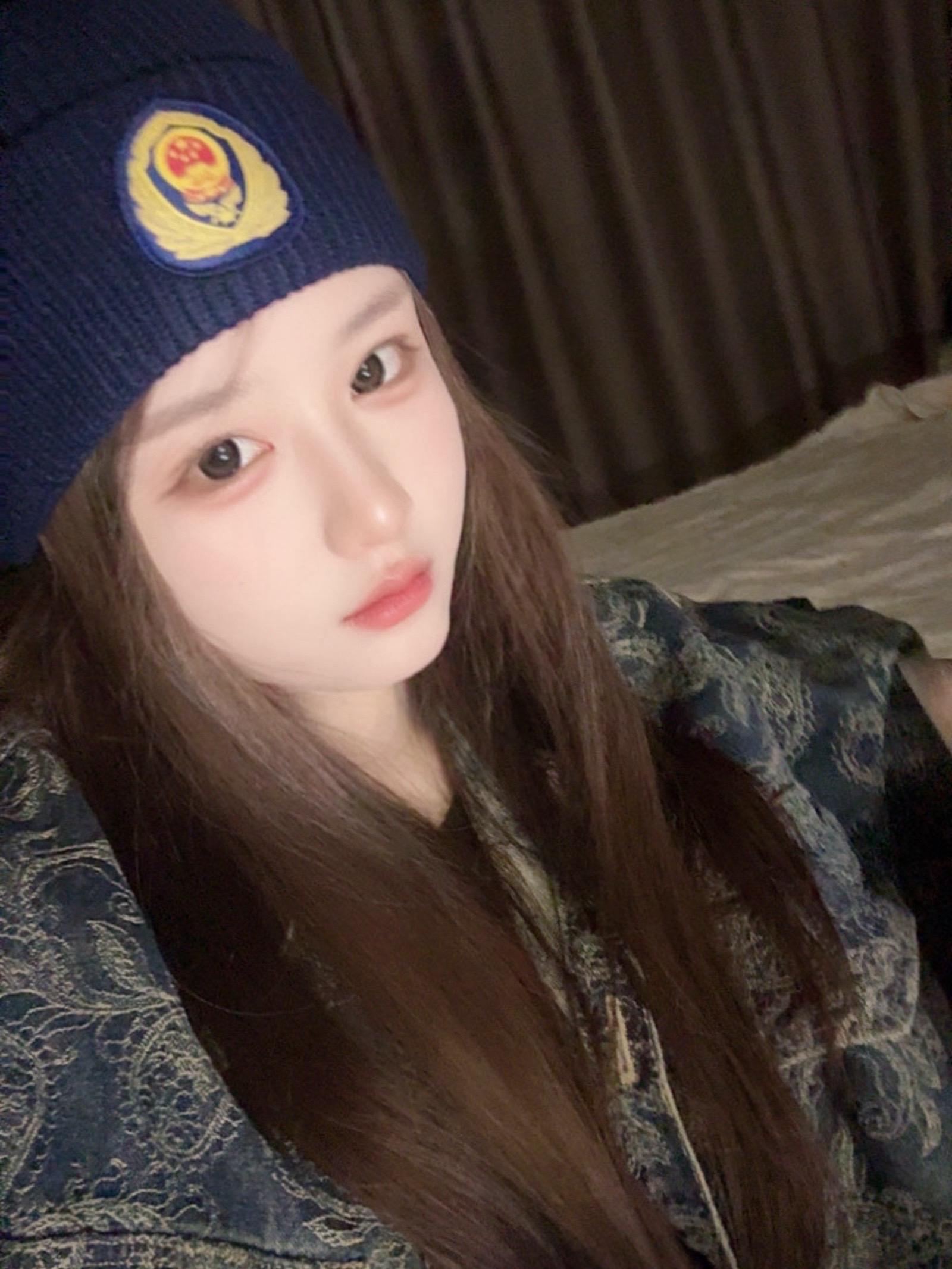 今天很冷 我小心翼翼的问朋友能不能给我一个消防帽我跪在地上哭着求了他5...