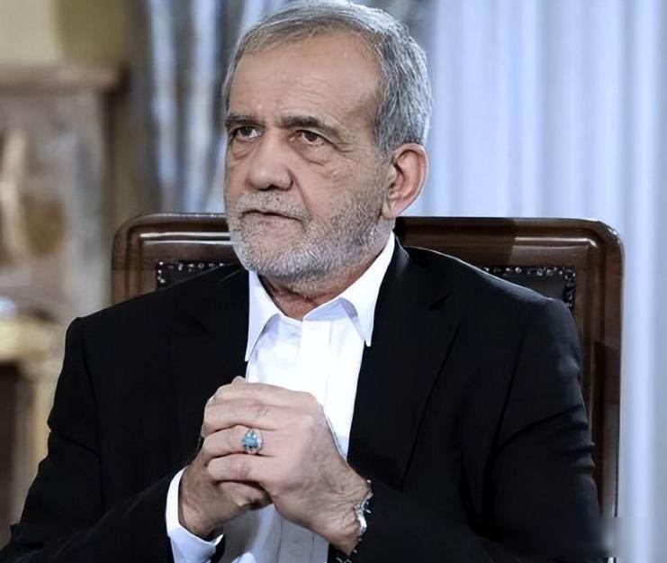 美国防长突然说伊朗领袖受伤，伊朗上下立马跳脚否认，霍尔木兹海峡军舰悄悄加码，欧洲