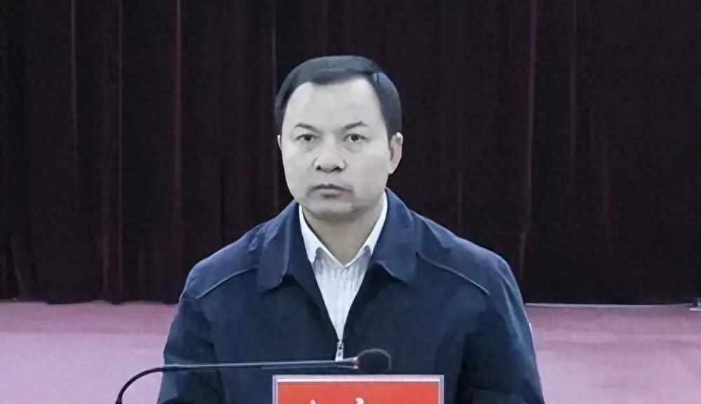 前县委书记出狱后经商？或存“期权腐败”风险
山西柳林原县委书记出狱后像退休老干部