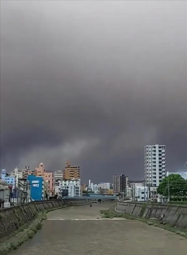 这回日本上新闻，和地震、核泄漏都没关系。是火山。6月7号上午，那座叫樱岛的火山，