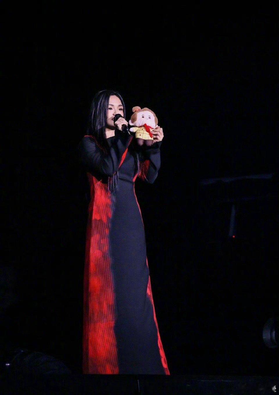 被徐佳莹西安演唱会vlog拿捏得死死的😭 前一秒还在为粉丝那句“唱到一百岁，奢