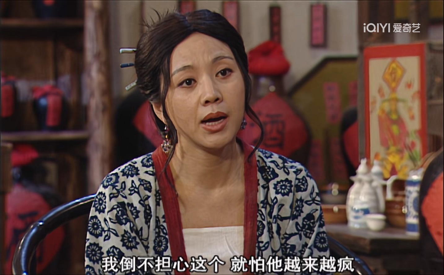 《我为湘玉存大钱》第170集小六看到大嘴疯了后，为了防止他伤人就把他拷起来了，你