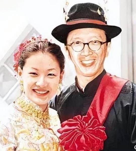 生了三胎后，67岁的梁锦松为了让41岁的伏明霞拼4胎，他花100亿买下了亚洲最奢