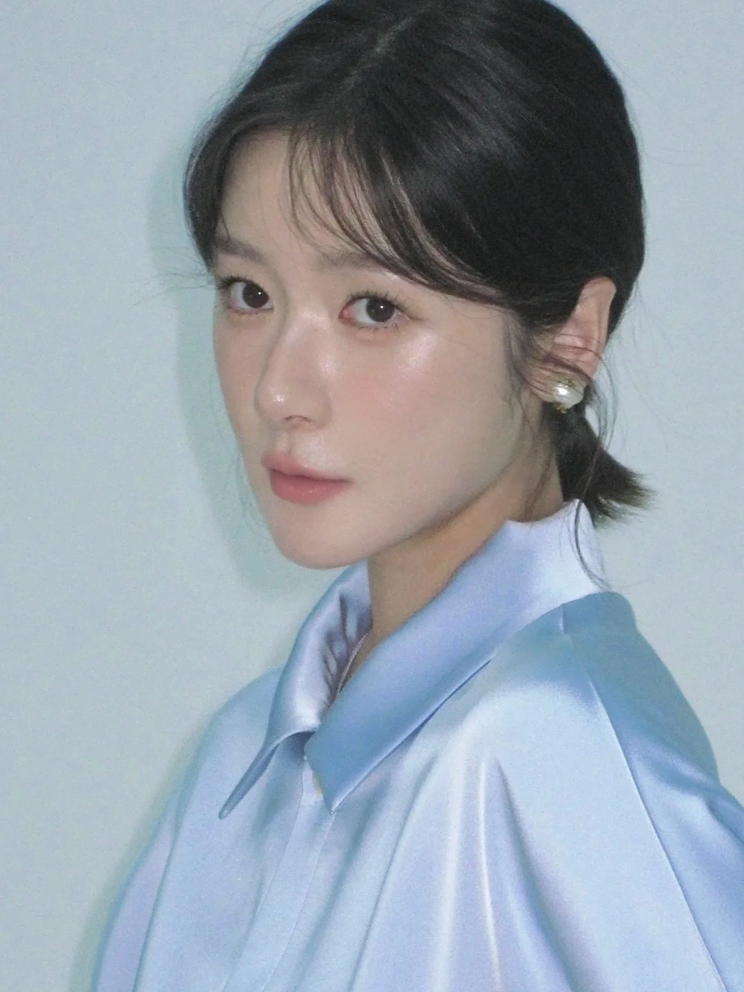 迪丽热巴听到周星驰女儿的表情 此女儿非真女儿啊！徐娇现身周星驰新电影功夫女足宣传