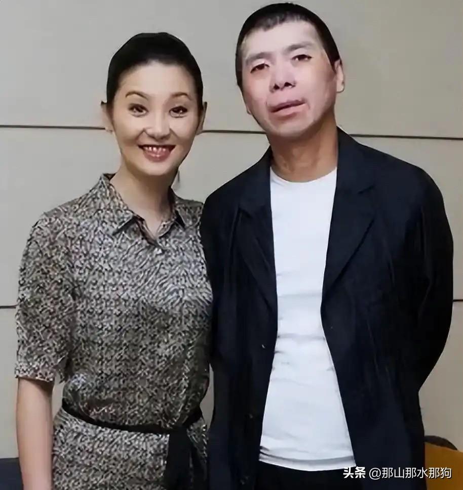 王朔是冯小刚和徐帆的牵线人。当年，王朔先认识徐帆，冯小刚也想认识徐帆，就老磨着王