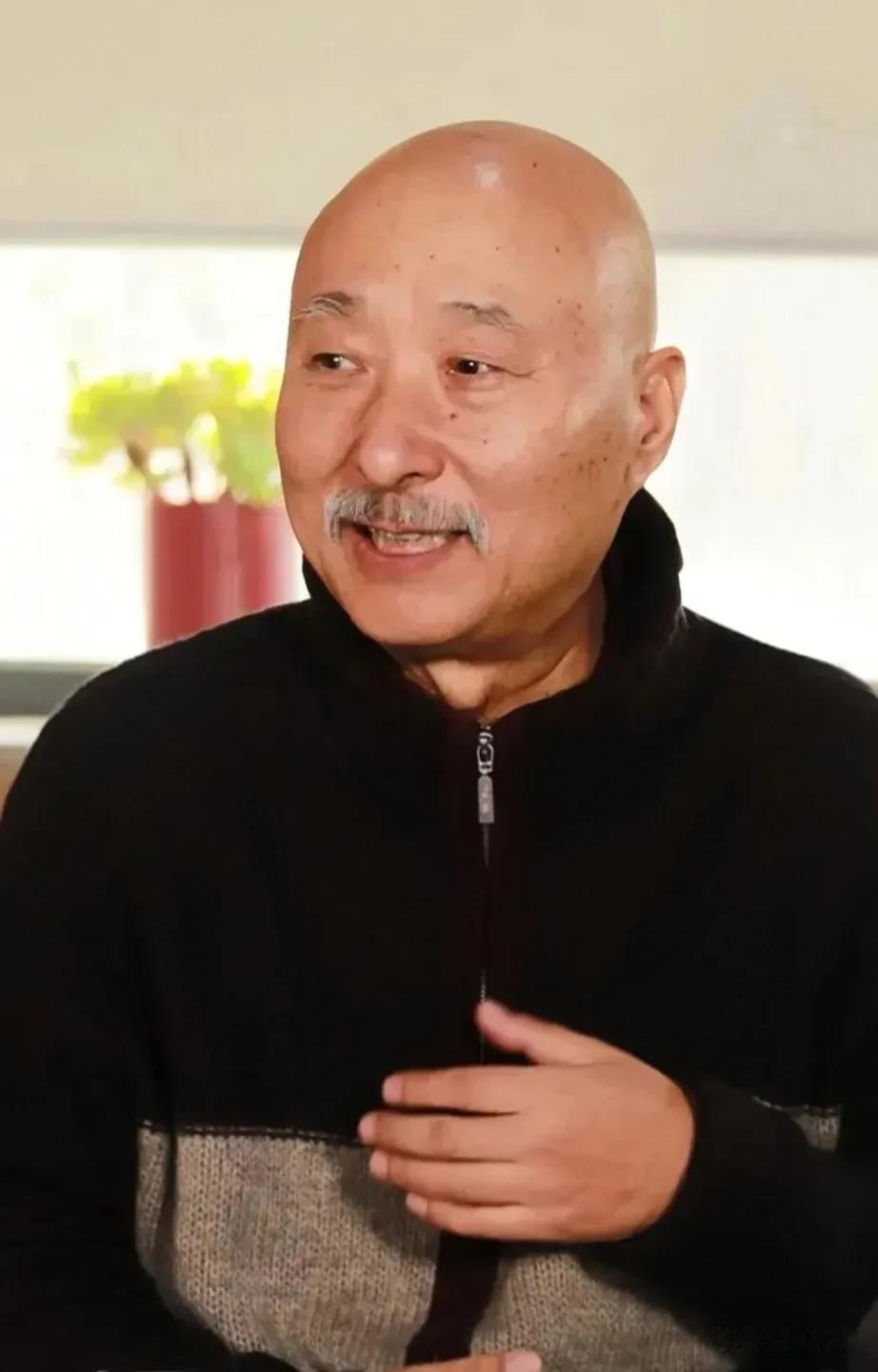 杨澜问陈佩斯:您为当初的决定，后悔过吗？陈佩斯说:嗨，没什么好后悔的，我接受不了
