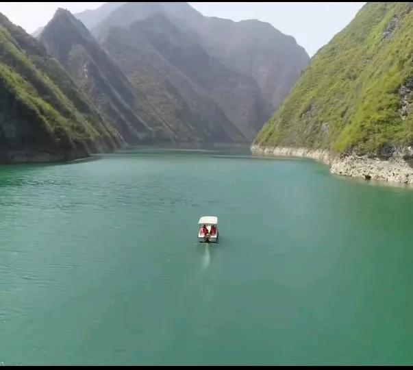 不少人以为陕西缺水 ，实际上陕西并不缺水，而且是全国非常重要的水源地，只是水资源