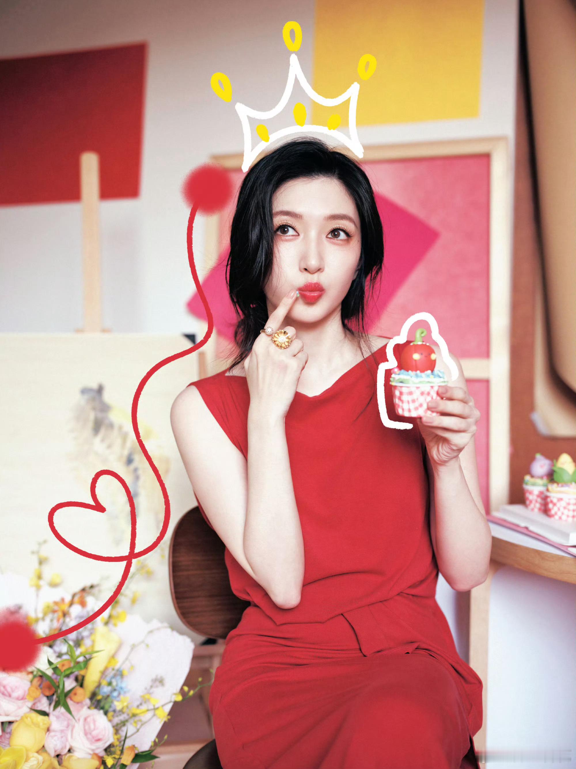 红色的江疏影更是妈妈级别江疏影生日红装太会选！柔顺长卷发配红衣服，把红色的生命力