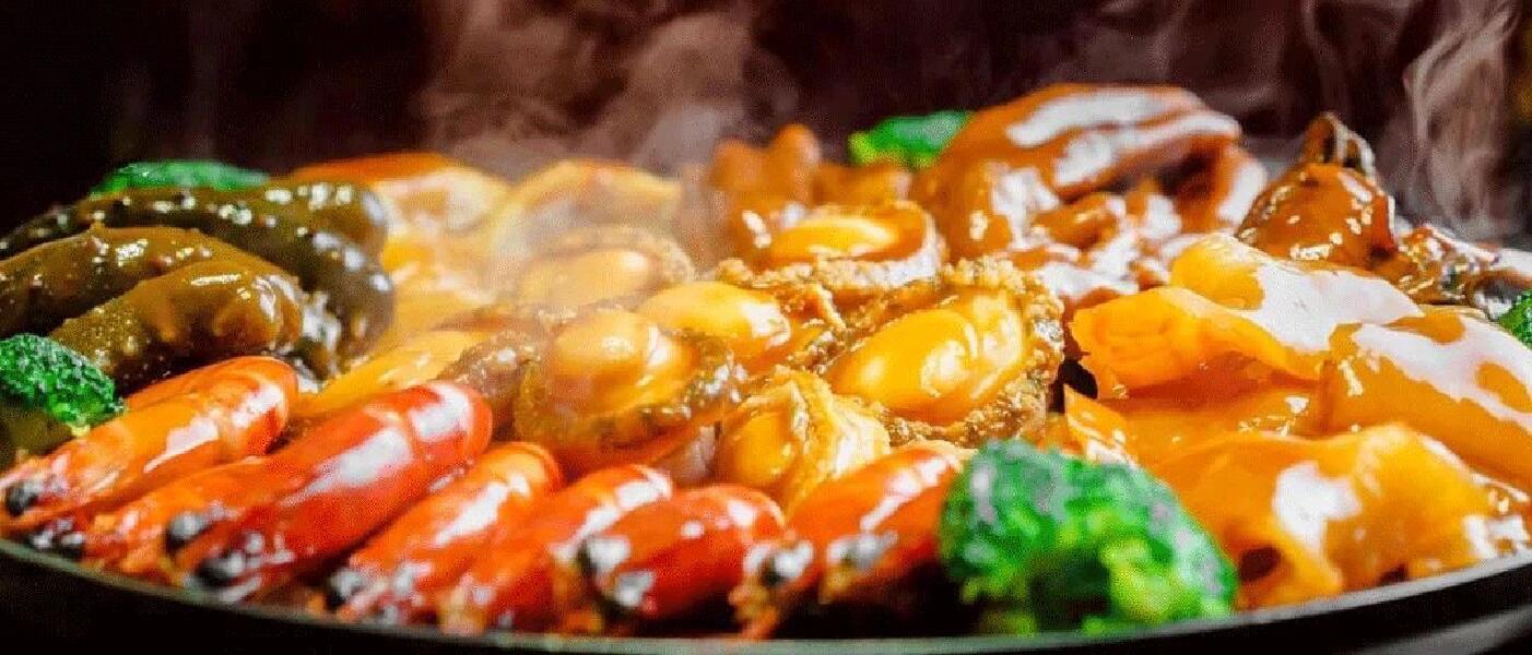 身边的年味 老广东的传统饮食文化-盘菜，是迎接年夜饭的幸福象征❤️盆菜宴最让人欣