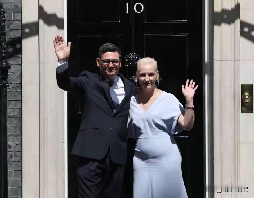 【英国新首相一上台，就完全屈服于美国的淫威】英国新首相上台后，还没处理国内事务，