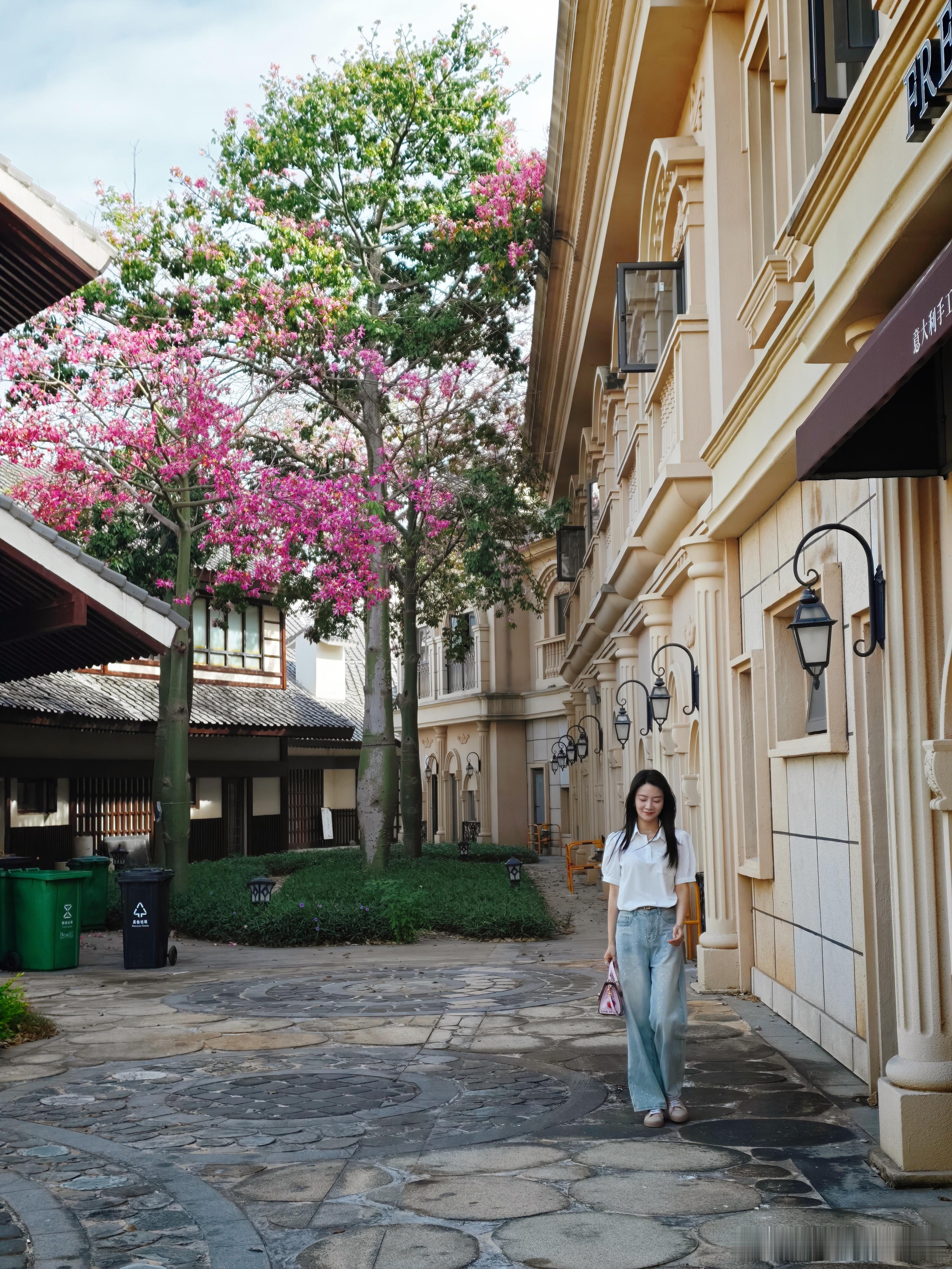 怪不得叫海花岛，因为岛上能看花和海我给朵姐拍的一组大片。你们猜她喜欢图几？ 
