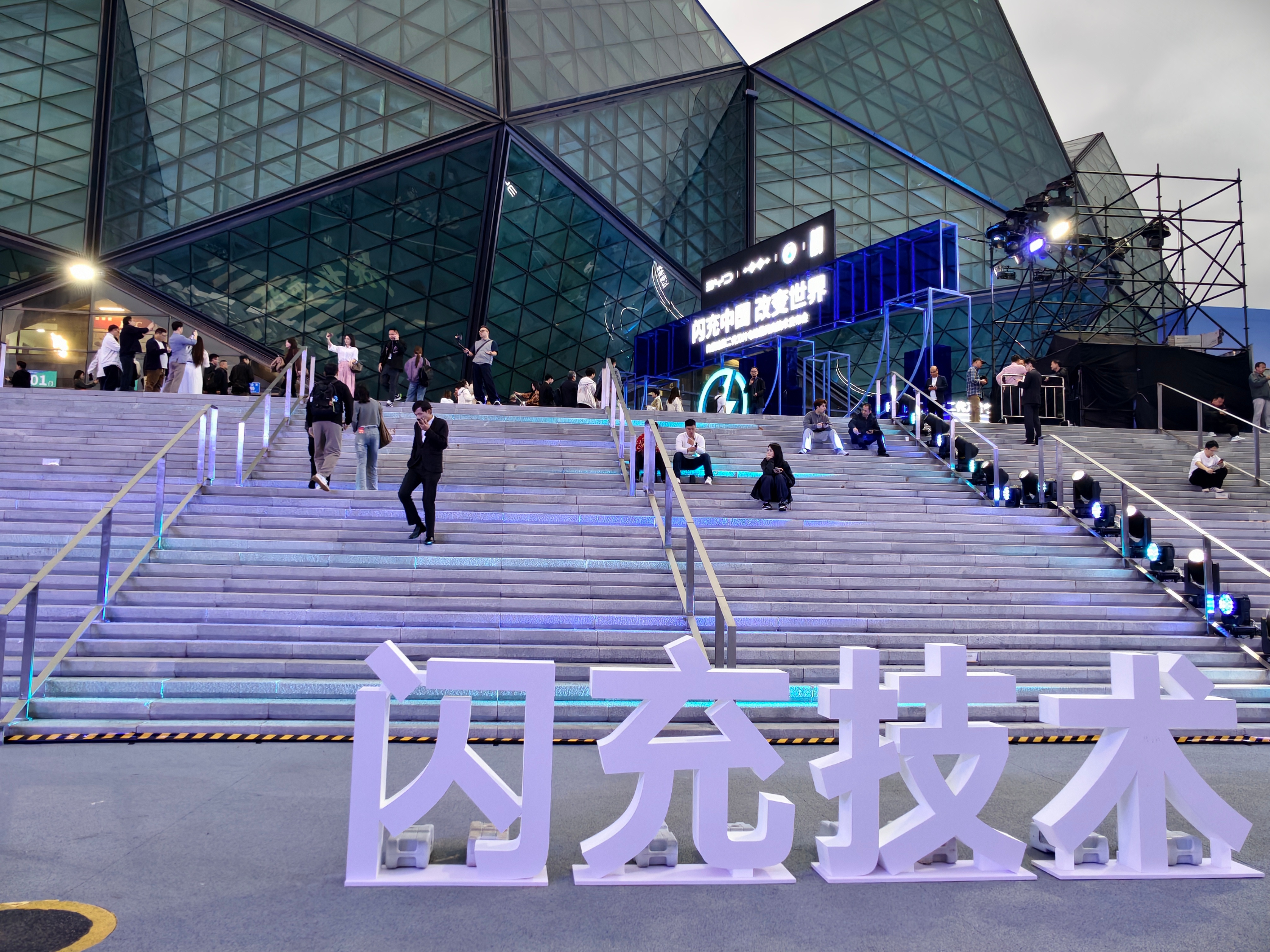 【中国汽车首次跻身韩国进口车市场前三】近日，多家韩国主流媒体报道了中国汽车品牌在