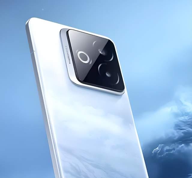 直屏曲屏battle，杀出重围！
手机圈的屏幕形态之争，堪称一场永不落幕的“武林