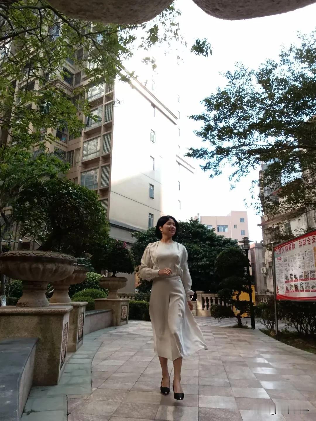我的初恋我的红娘
陈年旧事了
     当年和阿美谈恋爱时我在乡镇工作，还经常要