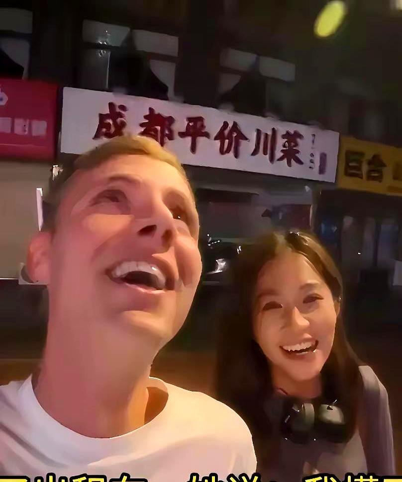 一个在外网说话这么难听的人，居然还在学校里带课？
这事搁谁家孩子身上，家长都得瞬