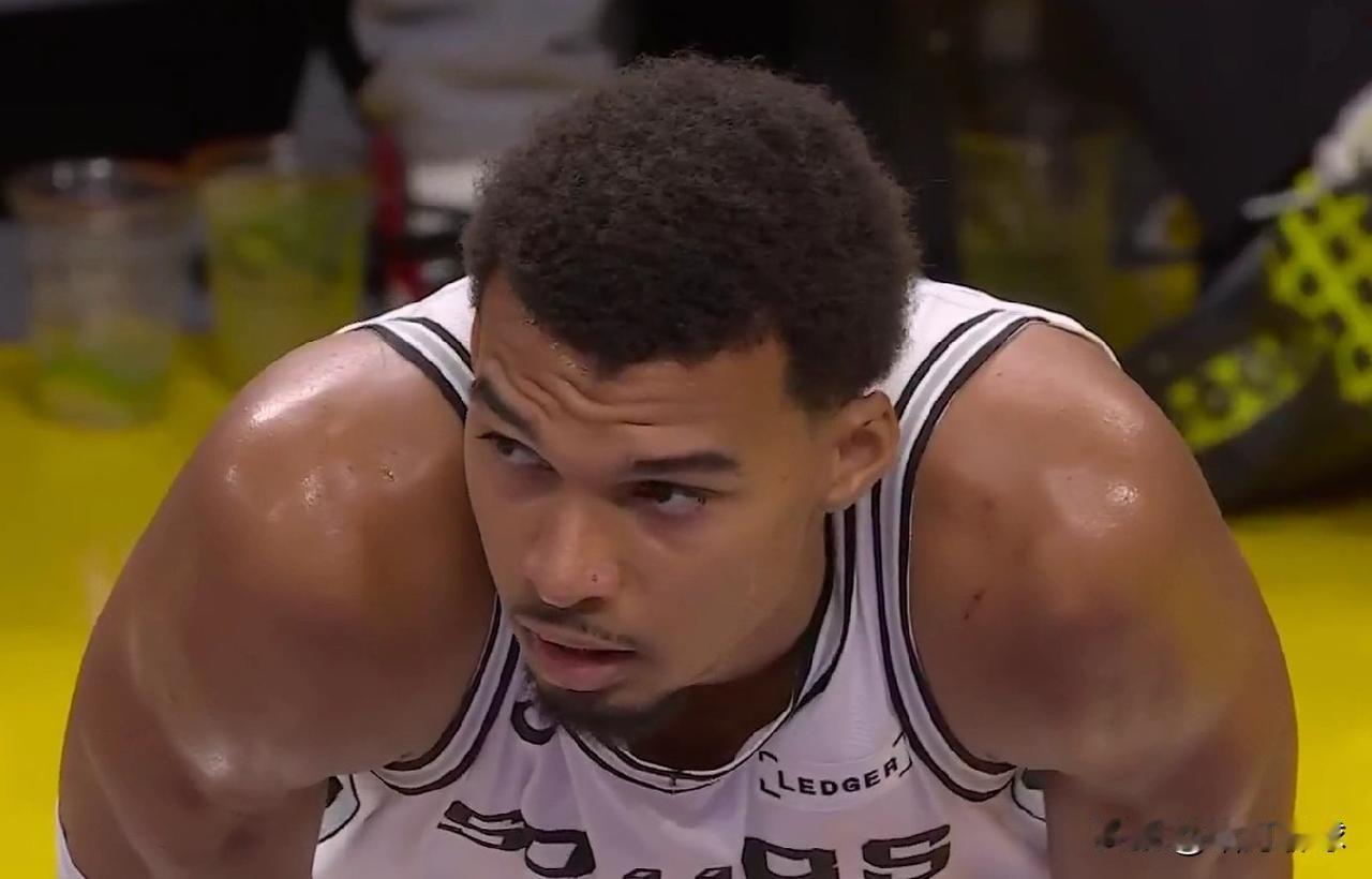 攻防一体！！马刺本赛季成绩好是有原因的！！！
36场比赛打完！！！
马刺25胜1