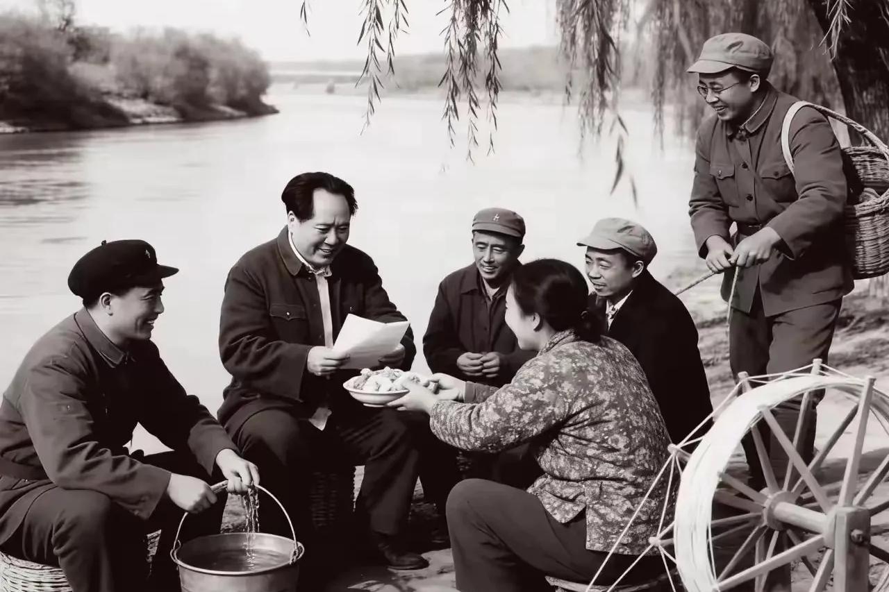 第一次见到毛主席在河边与乡亲们促膝唠家常，一位妇女端着盆子，邀请毛主席尝尝家乡的