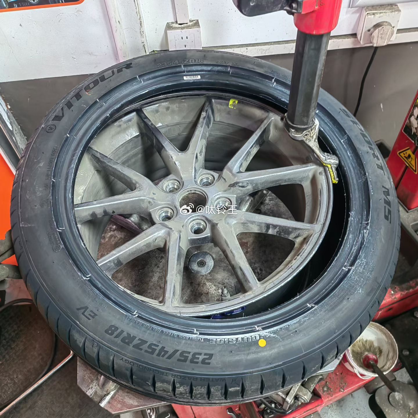 卫途M5 235/45ZR18 特斯拉MODEL 3 非常满意去年下半年换的两条