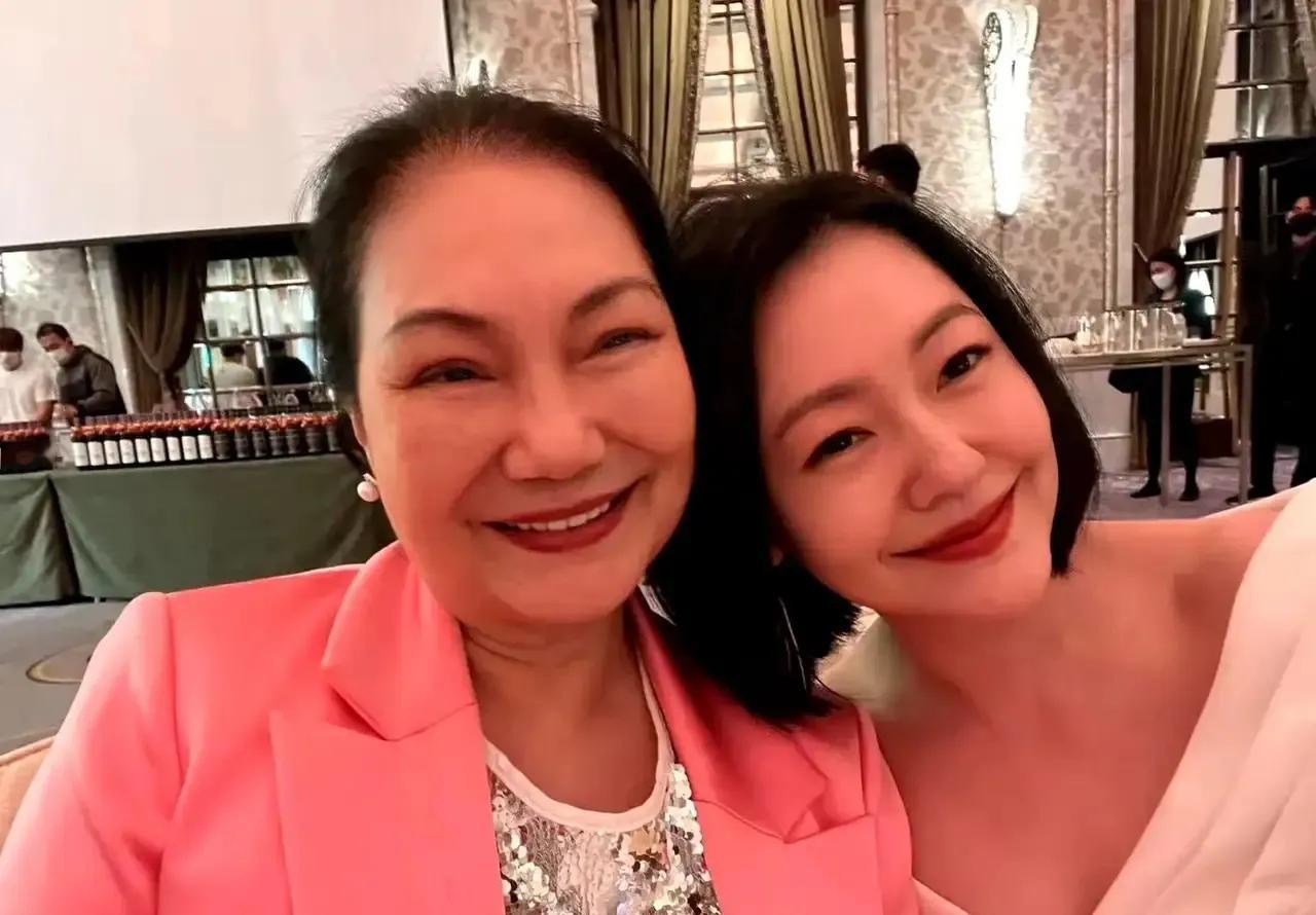 大S的妈妈再次发文，诉说无奈
大S的妈妈自从在大S去世之后的确是发文最频繁的一个