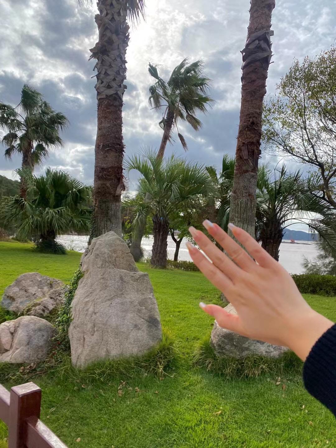 “如果爱情可以降临我身上 我希望是一个和我一样真诚且稳稳的过完一生的人”