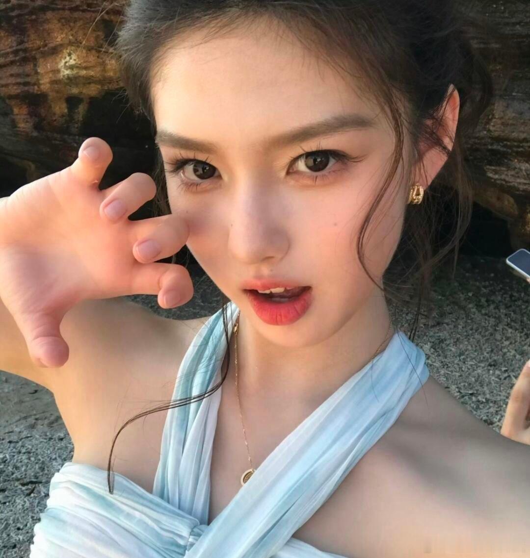 艾米正是什么都想演的年纪 十八岁的探索欲真的藏不住，各类角色都想挨个试一遍，敢想