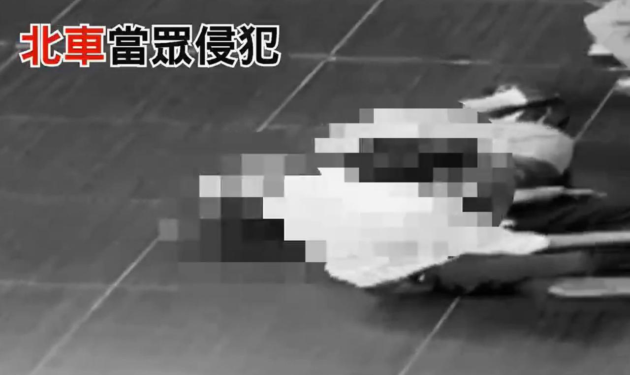 都已经2025年，台湾居然还发生了这样骇人听闻的事情。
人来人往的台北车站，香港