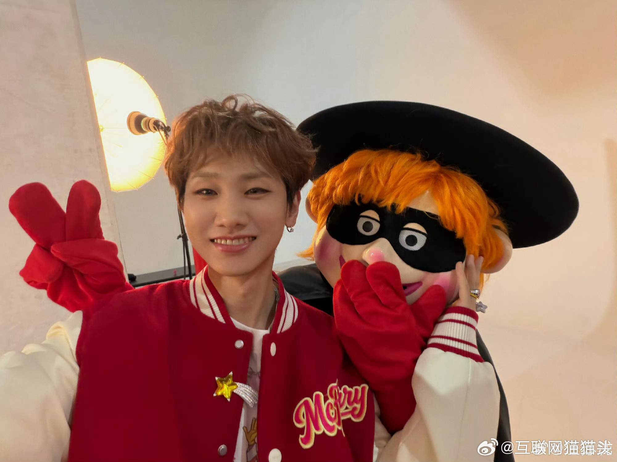 汪苏泷4月行程四月，汪苏泷载誉出发。从热血音节到近距离互动，他用极致舞台诠释职业