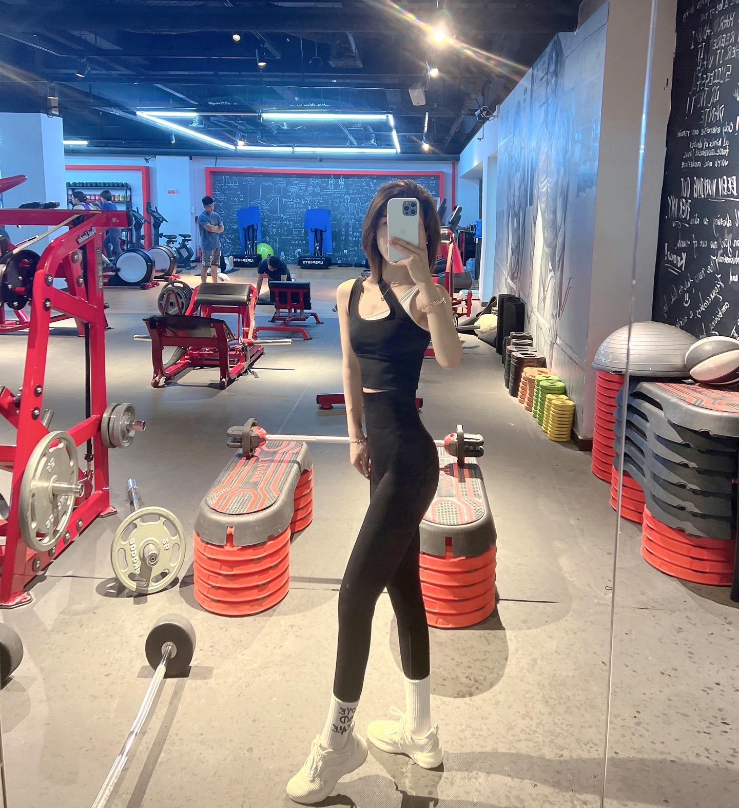 人只有对喜欢的东西 才会格外用心  所以一个人爱不爱你 真的很明显 说和做你看结果就对了爱健身的小姐姐