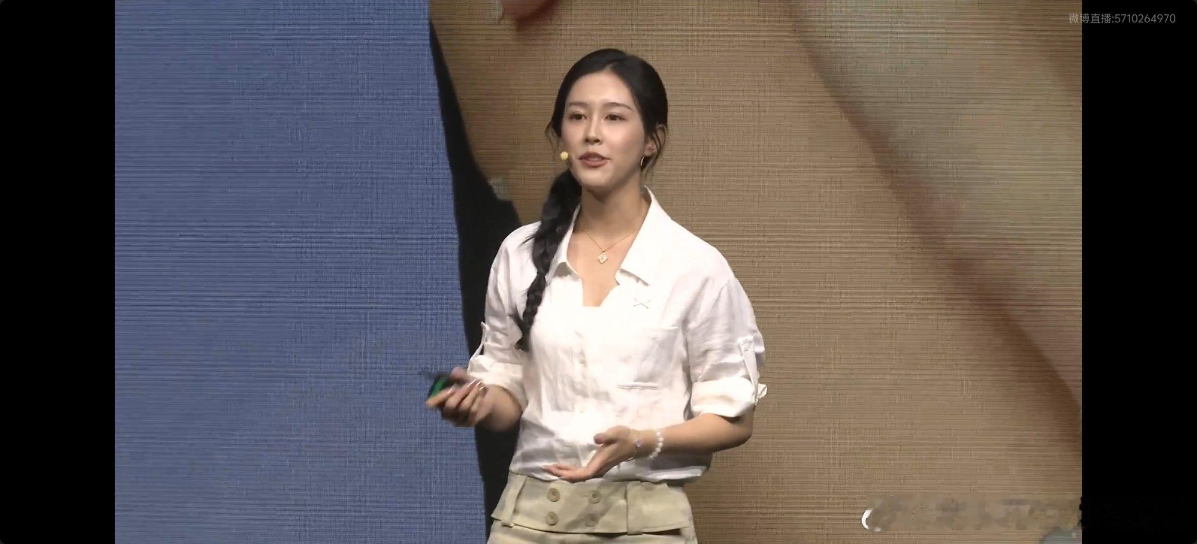 今晚小鹏MONA预售发布会上场的三位产品负责人，经理都是高颜值，且年龄不大的小伙