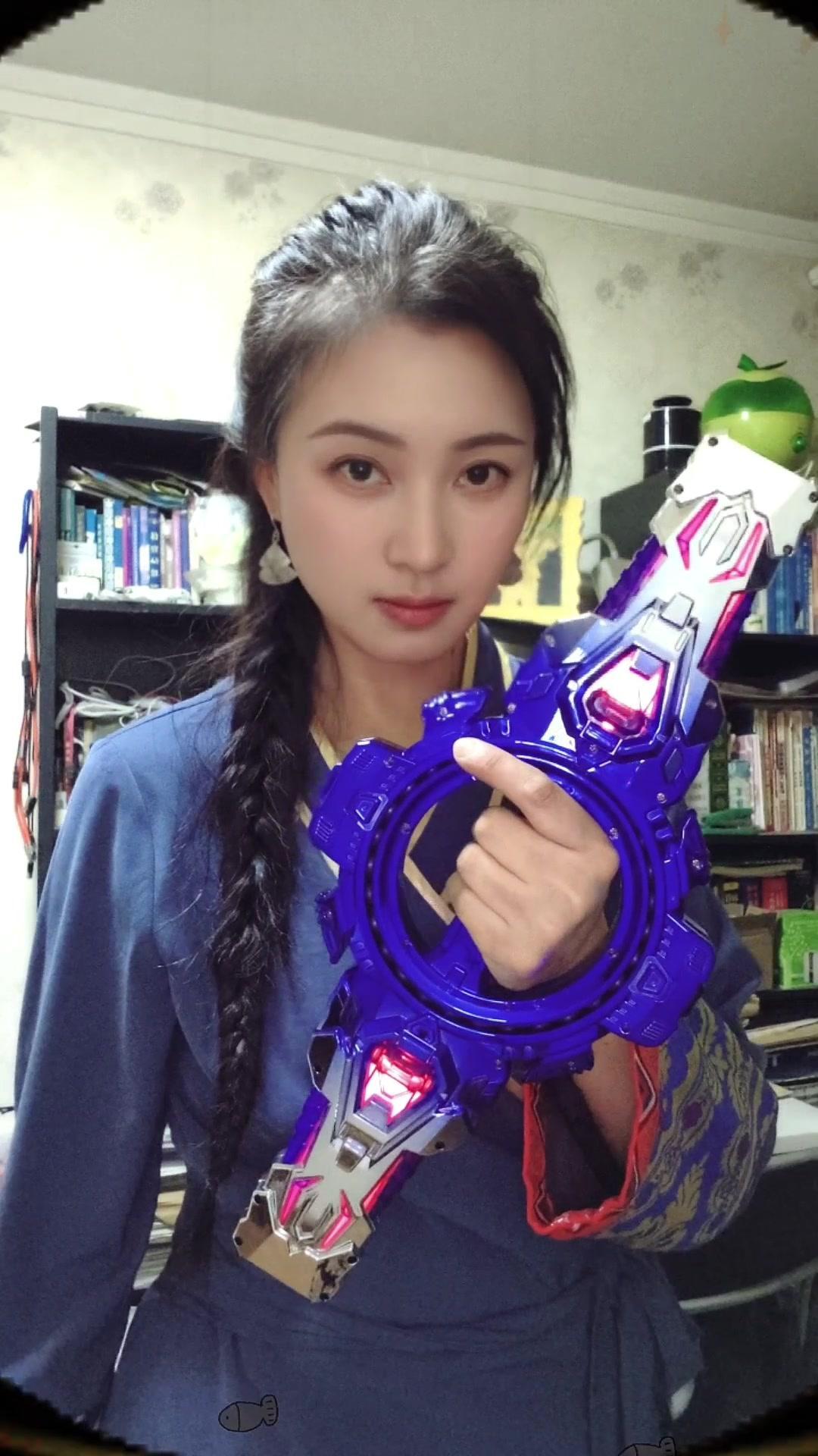 🎁新玩具+新战袍，快乐翻倍！爱死我的新玩具了😎火旋剑到手时，立马翻出压箱底的