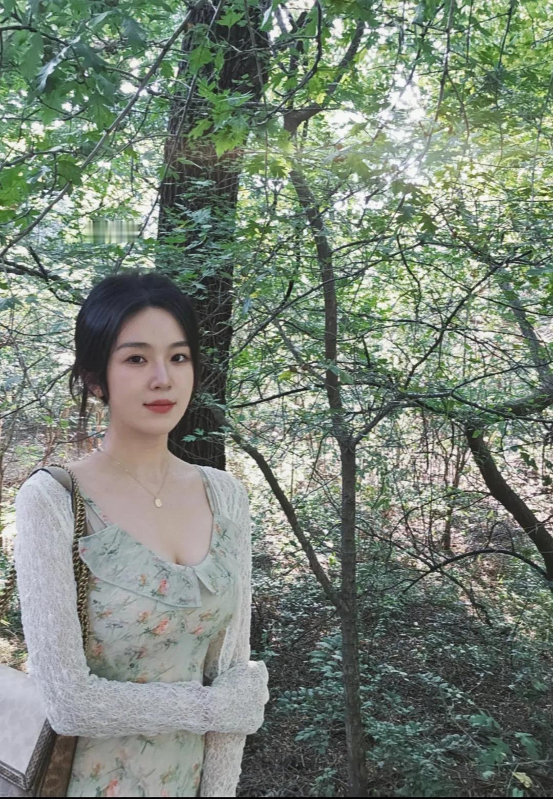 #随手记录秋日生活#秋天的温度还是适合穿裙子的，真的好美