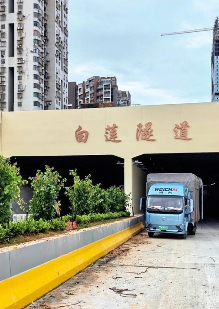 一条被催了整整一年的隧道，终于要通车了！

去年年底，一位珠海市民在「民声99」