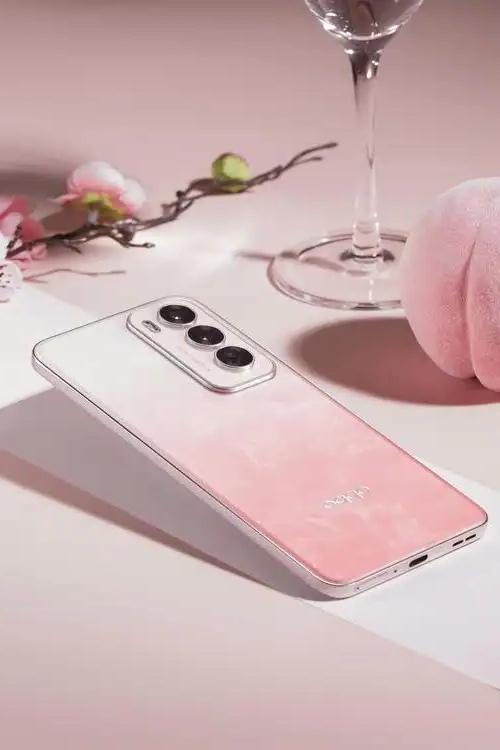 在这个数字时代，手机似乎已经成为我们生活的延伸。出门前，第一件事不是整理衣物，而