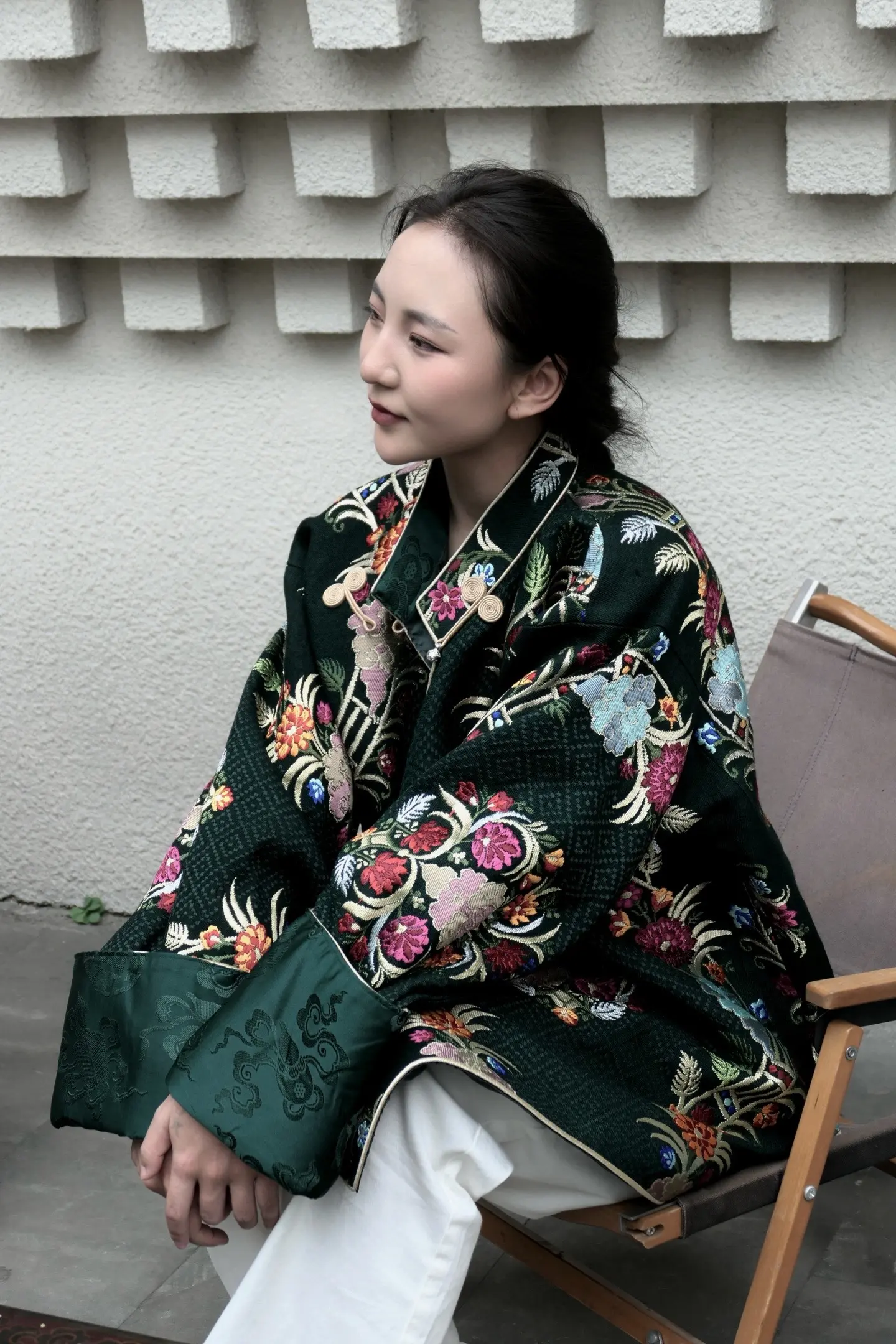 不求所有的日子都泛着光 只愿每一天都承 载着健康 温暖和幸福🩵